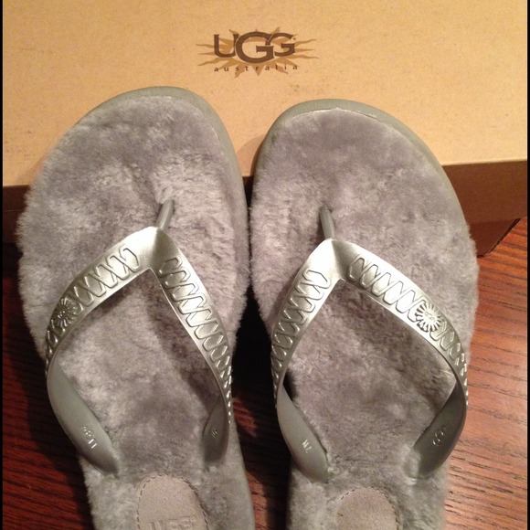 UGG Shoes - ⚡️FLASH SALE⚡️Ugg fluffie sandals