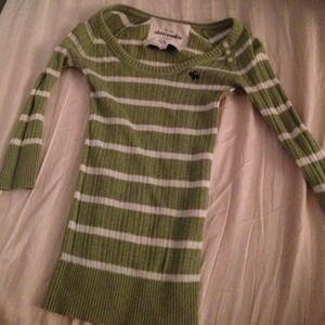 Ambercrombie M shirt fits smaller