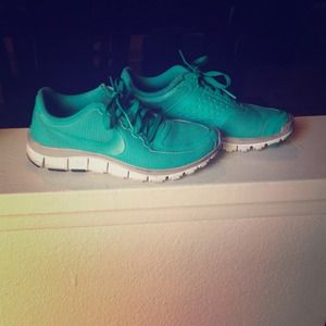 Teal nike free