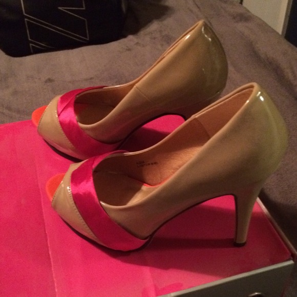 Shoe Dazzle size 9 - Picture 2 of 2