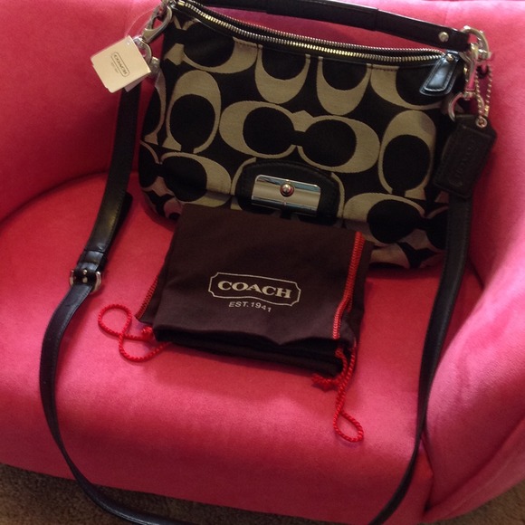 NOT FOR SALE - Authentic Coach Pocketbook - Picture 4 of 4