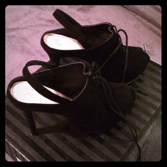 Bootie heels black size 9 - Picture 1 of 2
