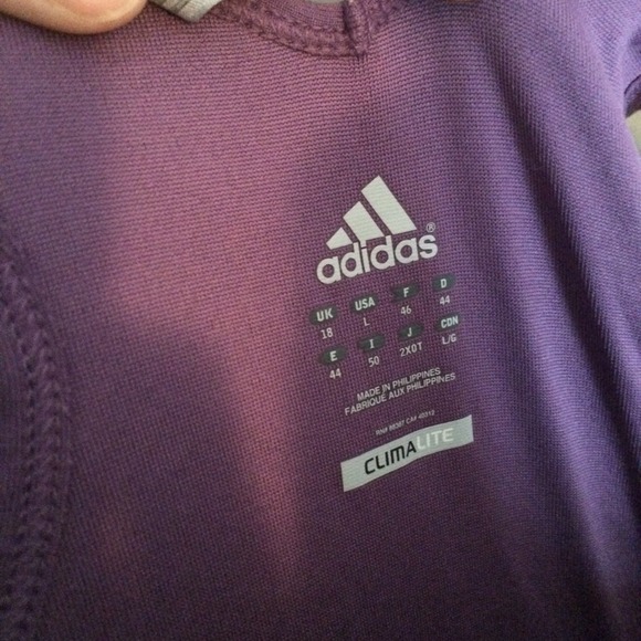 Workout top - Picture 2 of 3