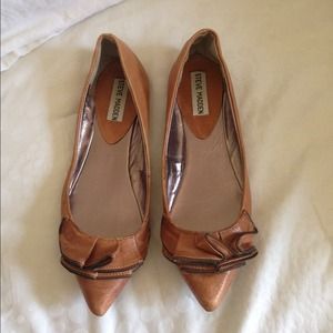 Steve Madden camel color flats