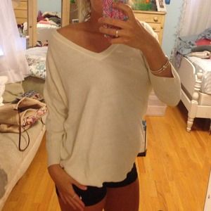 🚫sold🚫V neck white sweater