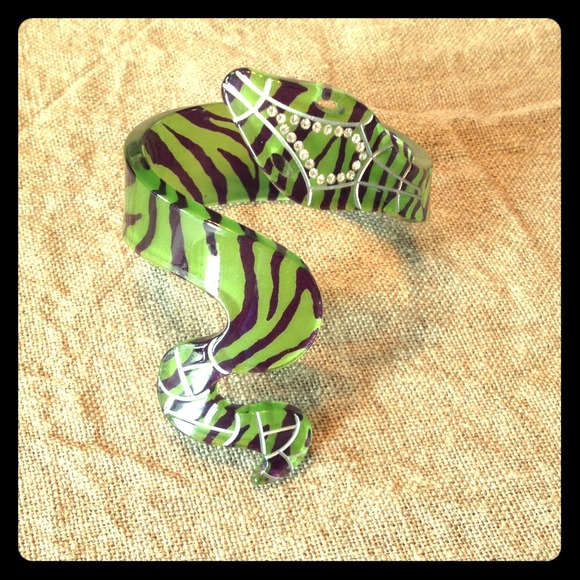 Snake cuff bracelet