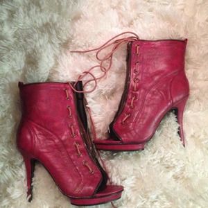 NWOT Fuchsia peep toe booties