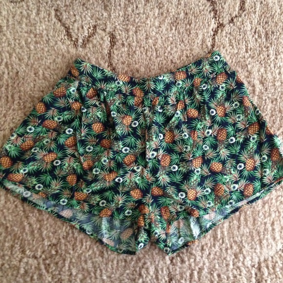 MINE size small pineapple flare shorts