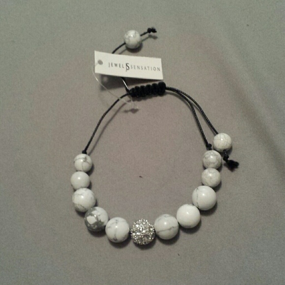 Adjustable stone bracelet