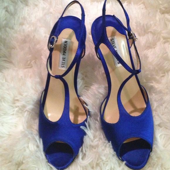 Steve Madden Blue T-strap heels