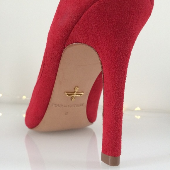 Red Pour La Victoire "Chantel" Pumps. Never worn! - Picture 4 of 4