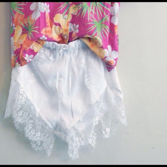 White high waisted lace & chiffon shorts