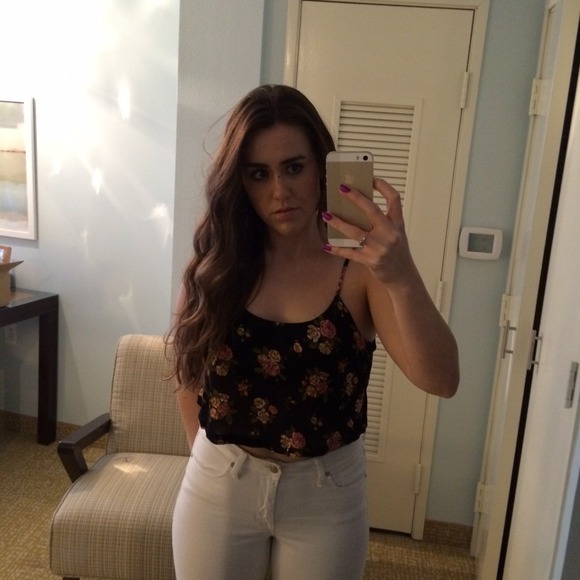 ❤️donated❤️Flowy floral crop top - Picture 2 of 3