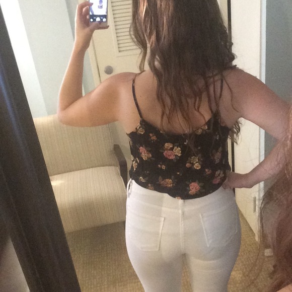 ❤️donated❤️Flowy floral crop top - Picture 3 of 3