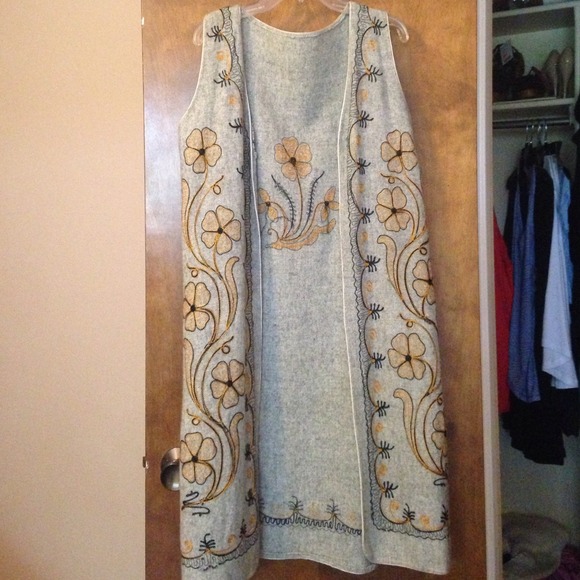 Sleeveless wool winter coat