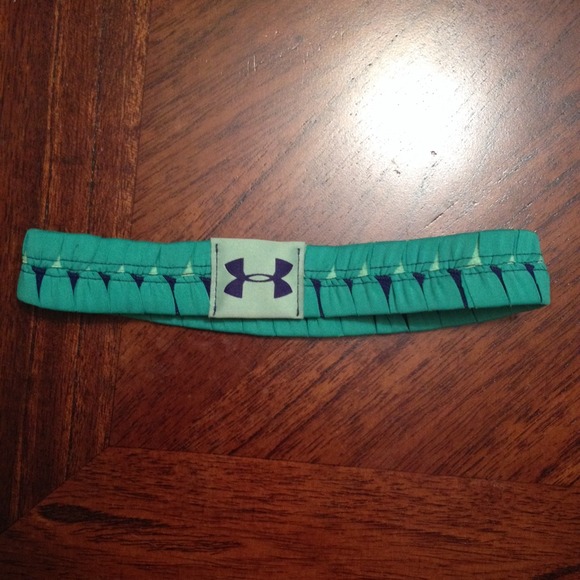 🙌Sold🚖 Cute green under Armour head band