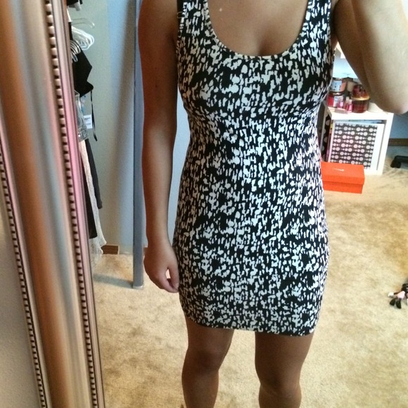 Black and white bodycon dress