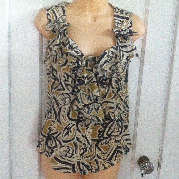 Banana Sleeveless Ruffle Blouse - Picture 2 of 4