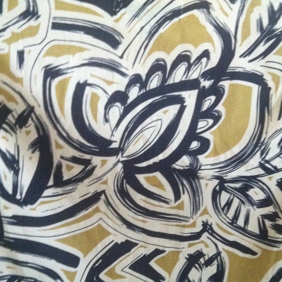 Banana Sleeveless Ruffle Blouse - Picture 4 of 4