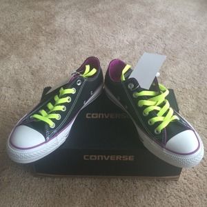 Converse Women Chuck Taylor Tennis Shoes