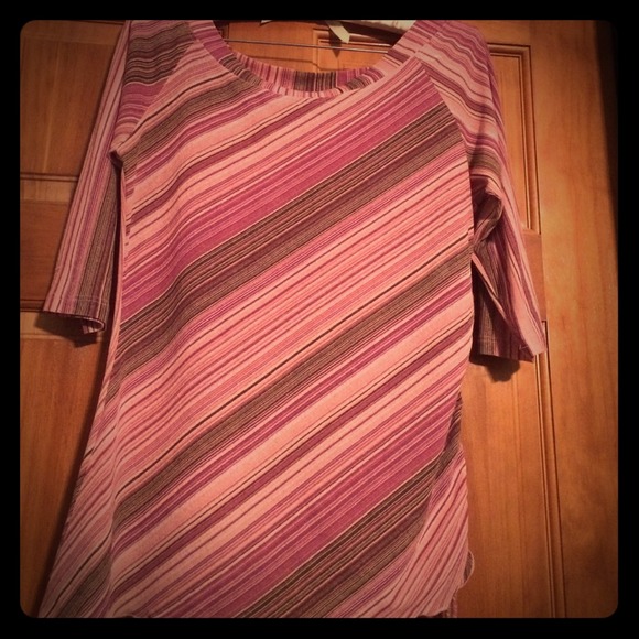 Super cute three quarter sleeve top