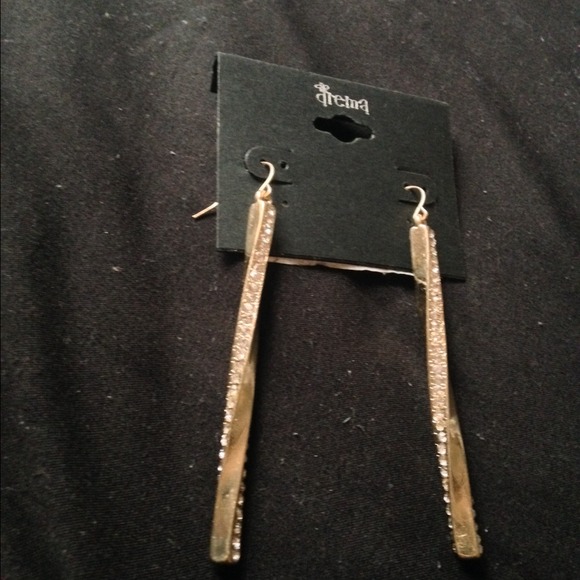 Gold & Diamond drop earrings
