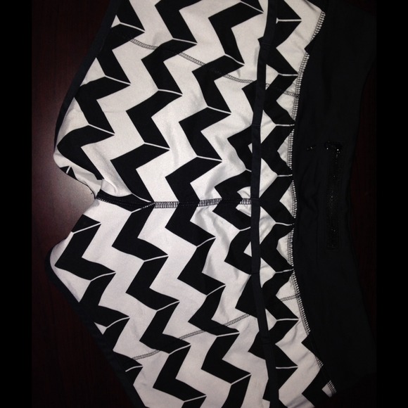 ISO Lululemon Speed Shorts size 6 PLEASE.....