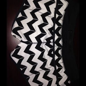 ISO Lululemon Speed Shorts size 6 PLEASE.....