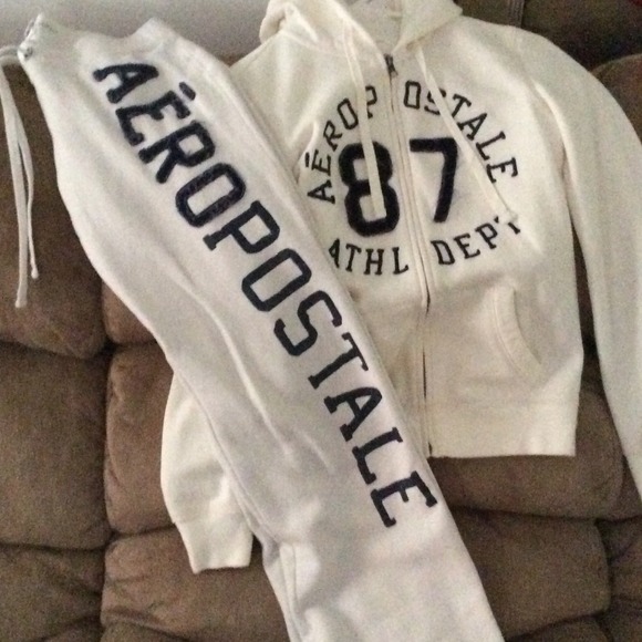 Aeropostale sweat suit