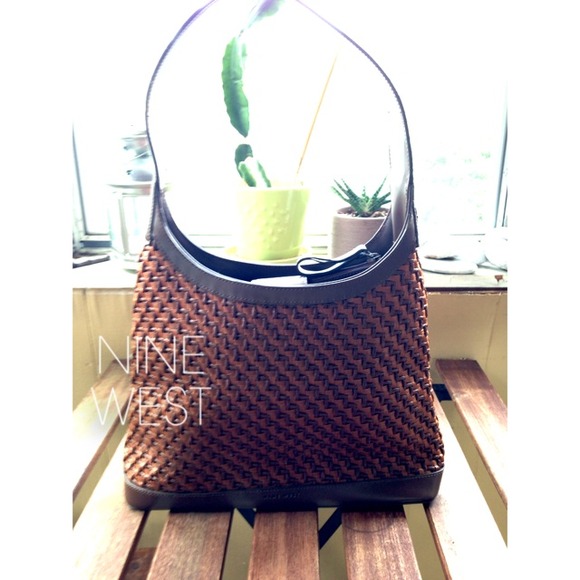 woven straw bag ๐HP!๐ - Picture 1 of 4