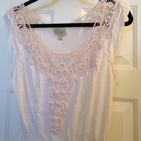 ❌SOLD❌Lovely lace detail!  Beautiful fit! - Picture 2 of 4