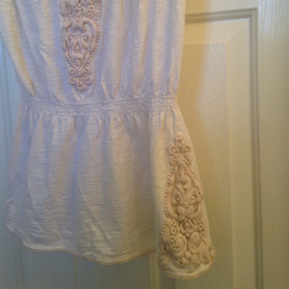 ❌SOLD❌Lovely lace detail!  Beautiful fit! - Picture 3 of 4