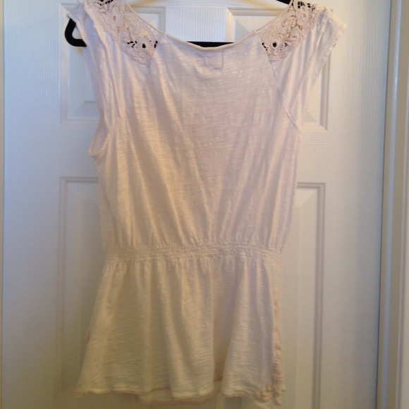 ❌SOLD❌Lovely lace detail!  Beautiful fit! - Picture 4 of 4