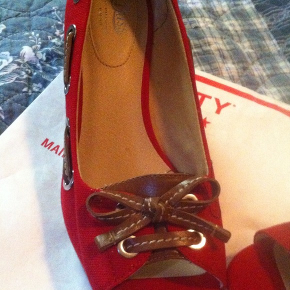 Sold in bundle Red Canvas Bass Wedges - Picture 2 of 3