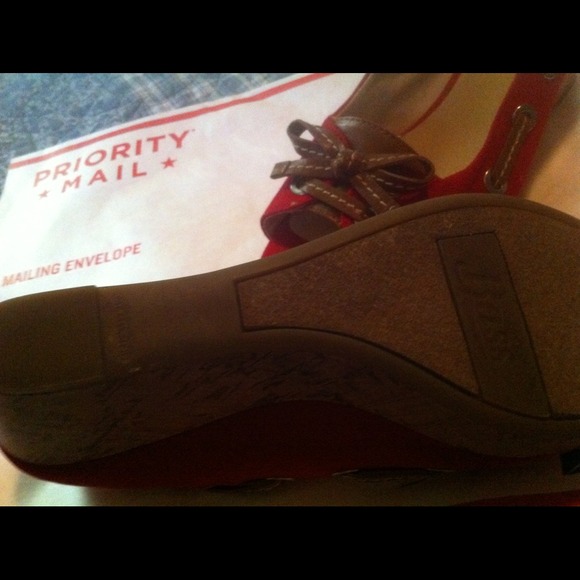 Sold in bundle Red Canvas Bass Wedges - Picture 3 of 3