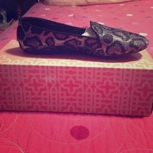 Gianni Bini black and gray cheetah print flats