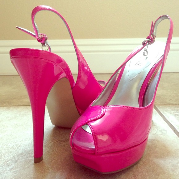 Hot pink Guess heels!