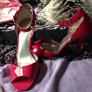 Hot pink guess heels
