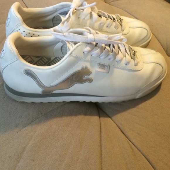 White puma sneakers