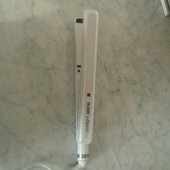 Rusk W8less flat iron 1"