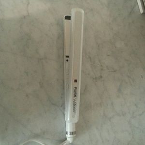 Rusk W8less flat iron 1"