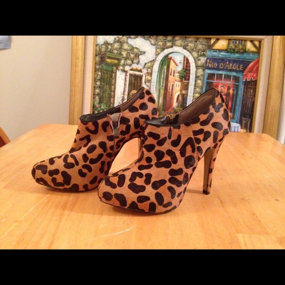 Leopard print ankle booties