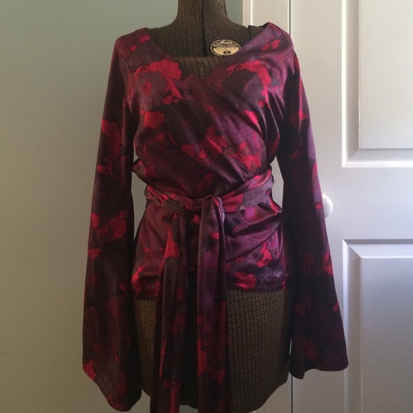 - Beautiful banana republic wrap top