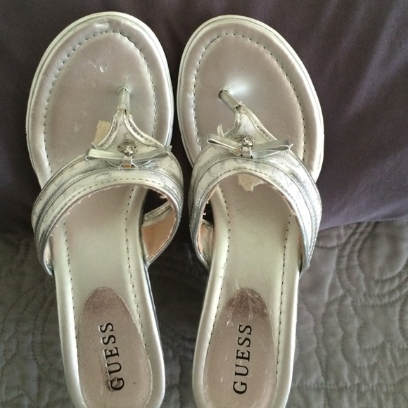 Adorable Guess wedge sandals