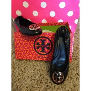 • ⓡⓔⓢⓔⓡⓥⓔⓓ • Tory Burch Black Flats