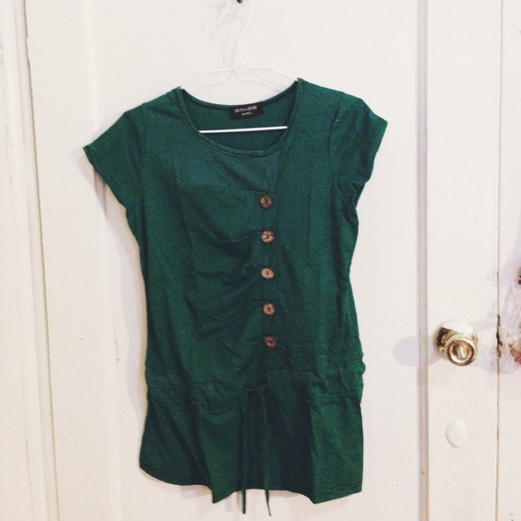 Asymmetric button t-shirt