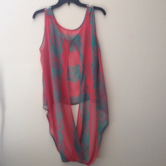 Unique tunic! - Picture 2 of 2