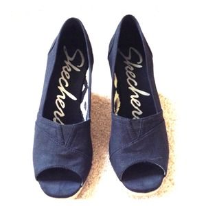 Skechers wedge open toed sandals