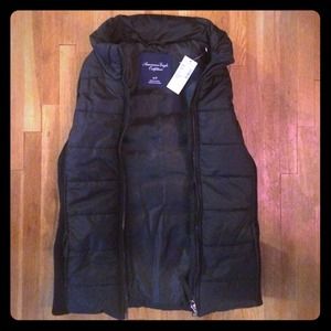 NWT American Eagle Black Puffer Vest