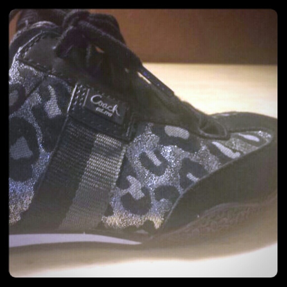 COACH SHOES SIZE 6 (Kinsley Coach) no trading - Picture 1 of 3